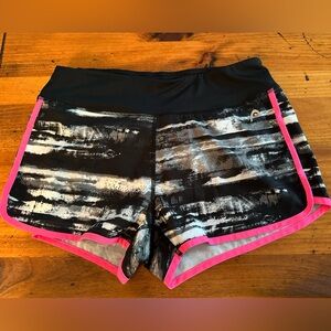 Head athletic shorts. Excellent condition. Size Medium.